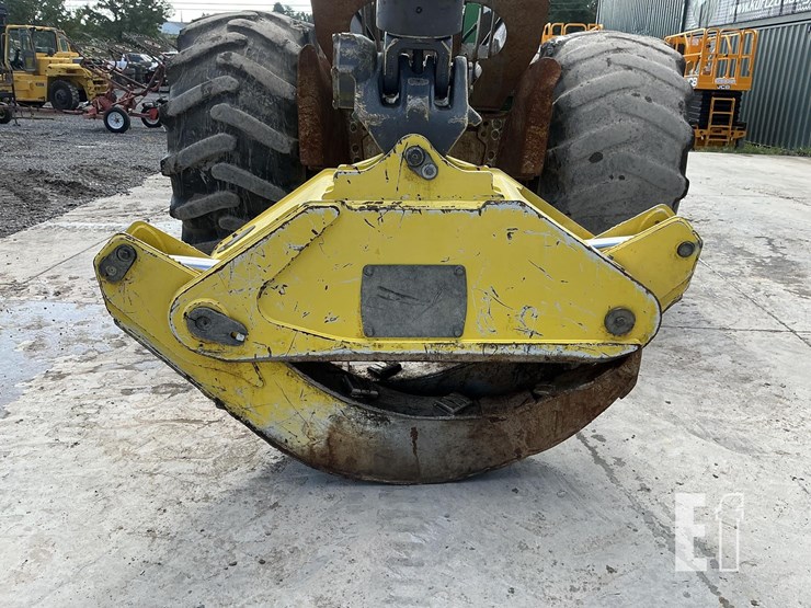 2023-deere-648l-ii-image-11