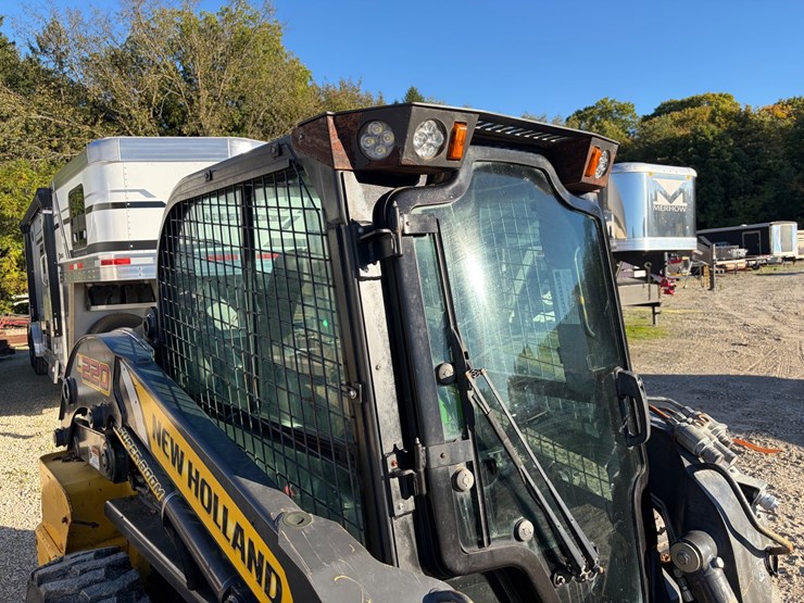 2019-new-holland-l220-image-8