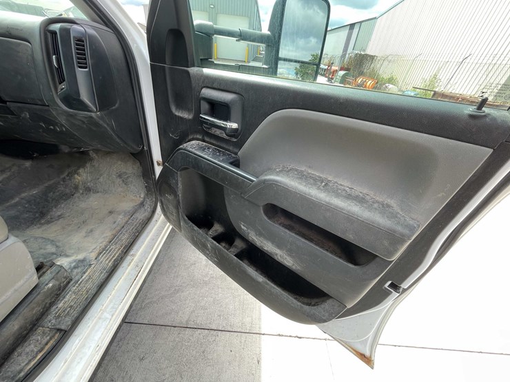 2018-chevrolet-3500-image-60