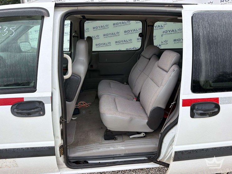 2004-chevrolet-venture-image-21