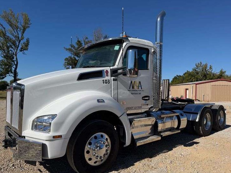 2024-kenworth-t880-image-1