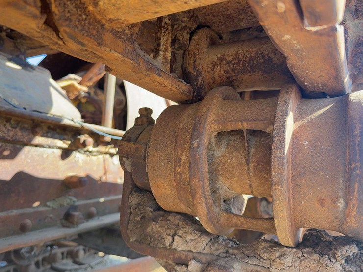 caterpillar-60-image-16