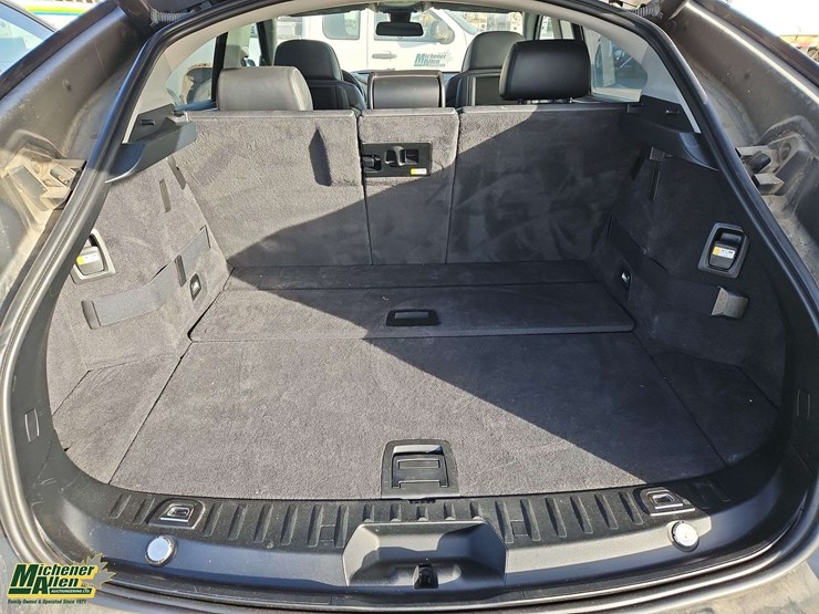 2013-bmw-5-series-550i-gt-xdrive-4dr-sedan-image-32