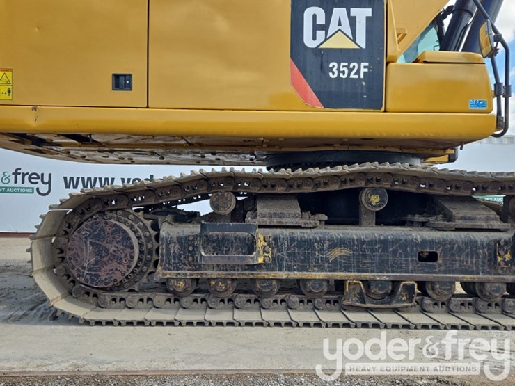 2018-caterpillar-352-image-18