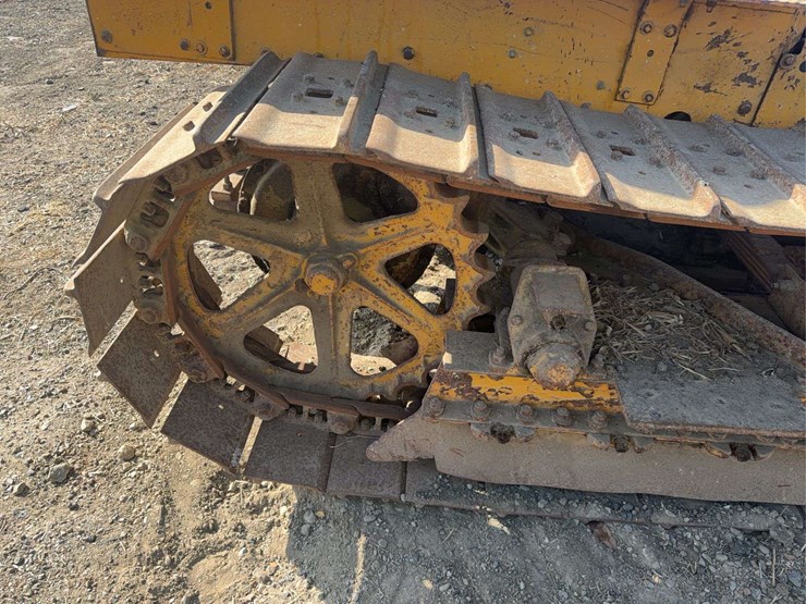 caterpillar-fifteen-image-11