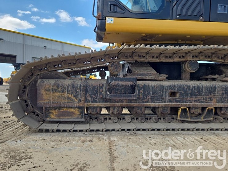 2018-caterpillar-352-image-9
