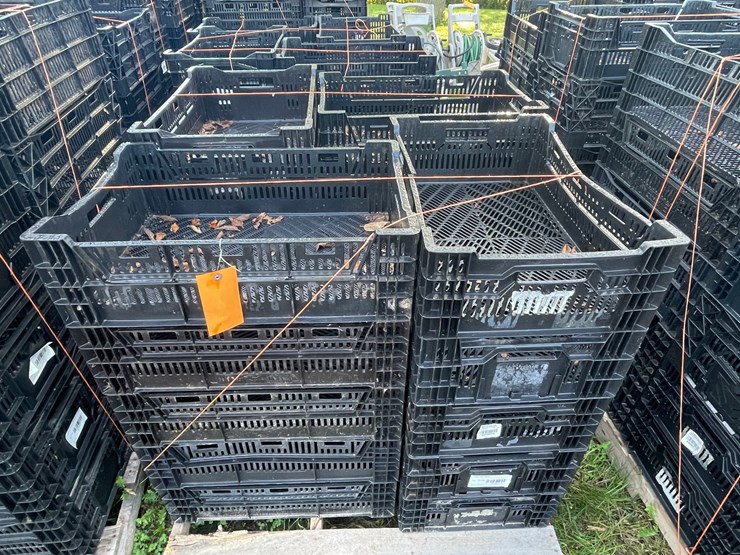 #3221-•-pallet-of-stackable-poly-crates-image-1