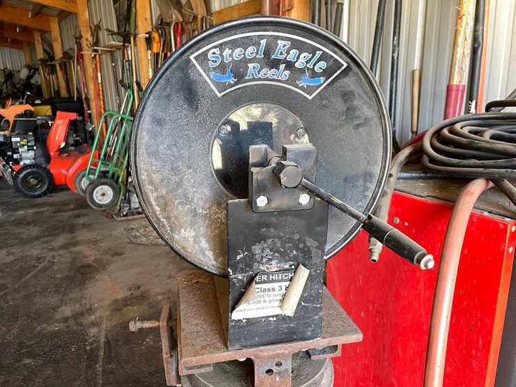 #1847-•-hotsy-cold-water-pressure-washer-and-hose-reel-image-12