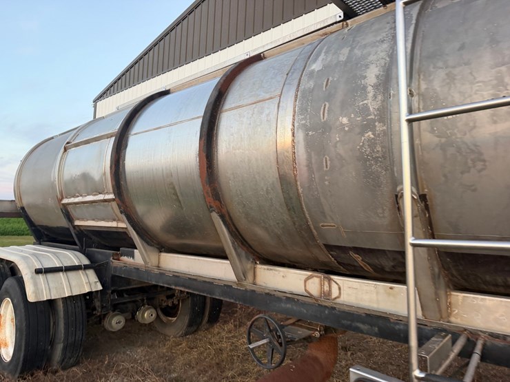 #1735-•-1984-certified-waste-tanker-image-10