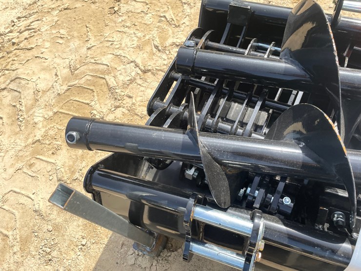 #2028-•-excavator-attachment-set-image-9