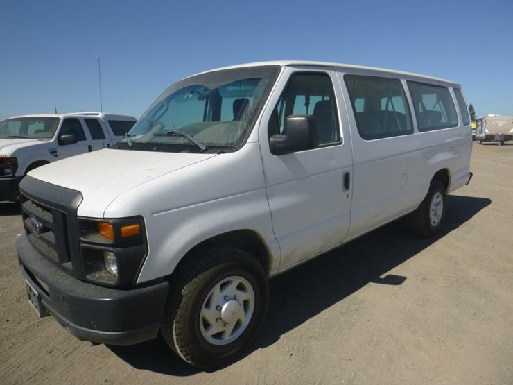 2009-ford-econoline-350-image-2