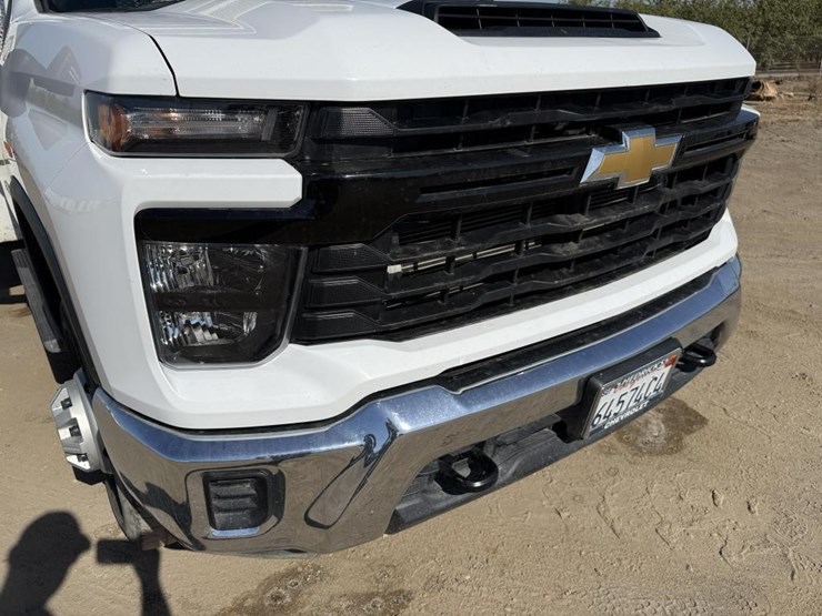 2025-chevrolet-3500-image-14