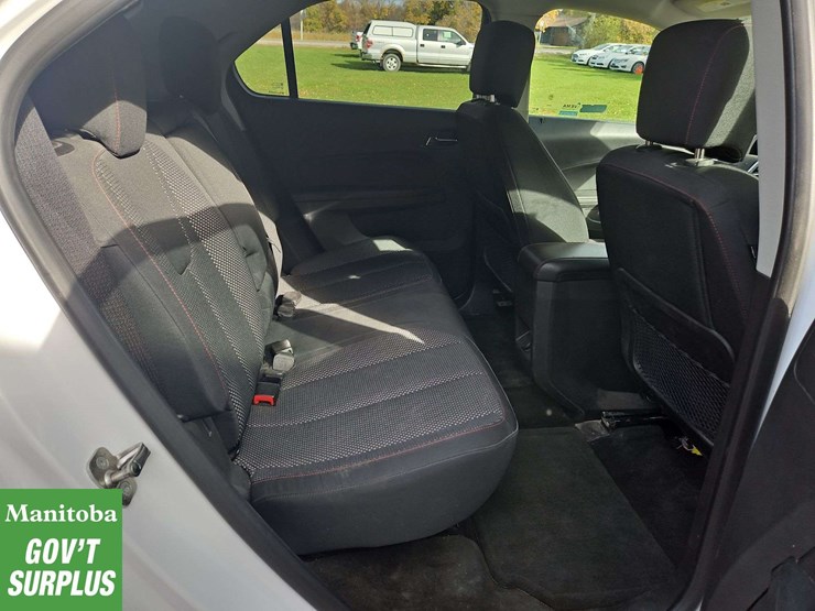 2013-chevrolet-equinox-image-28