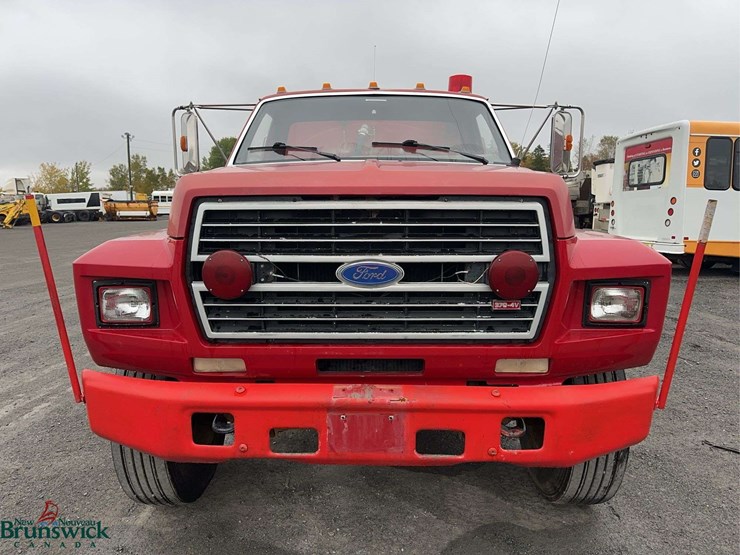 1986-ford-f700-image-2