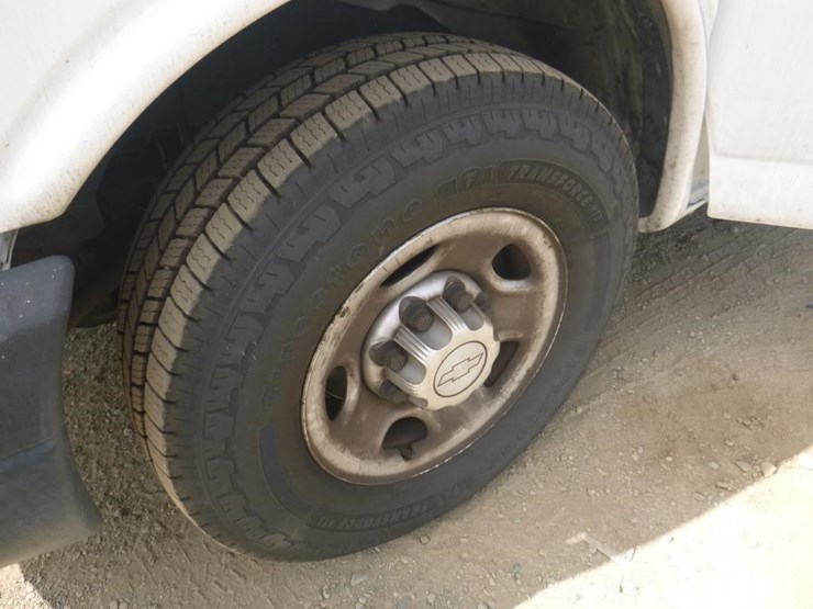 2015-chevrolet-express-2500-image-13
