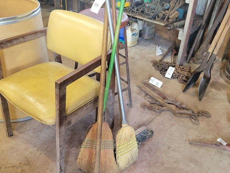 assorted-brooms-and-push-brooms-group-image-1
