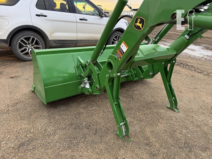 2023-john-deere-520m-image-11