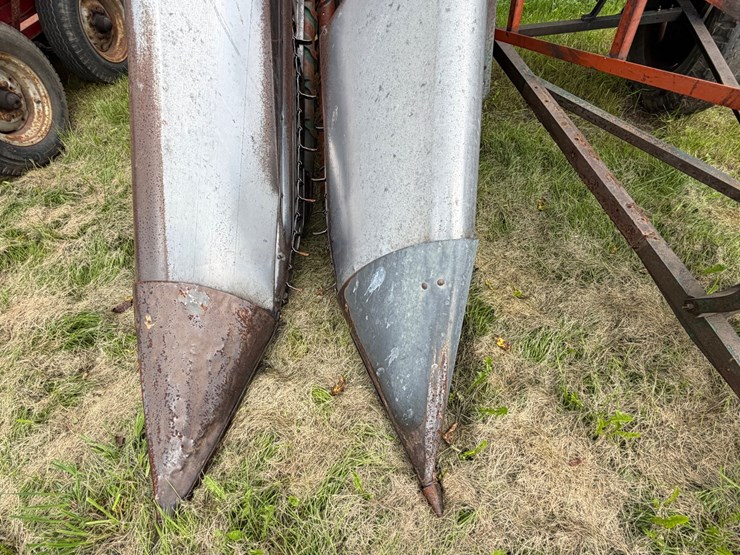 #4011-•-new-idea-corn-picker-image-16