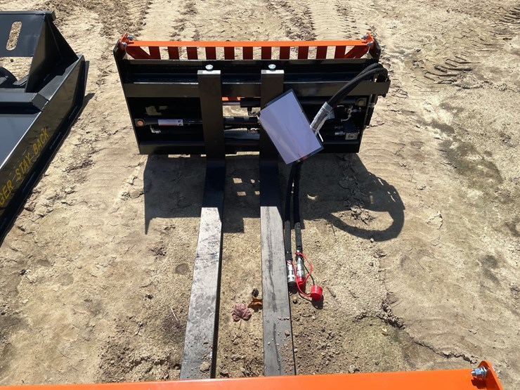 #2001-•-wolverine-skid-steer-pallet-fork-hydraulic-adjustable-attachment-image-2