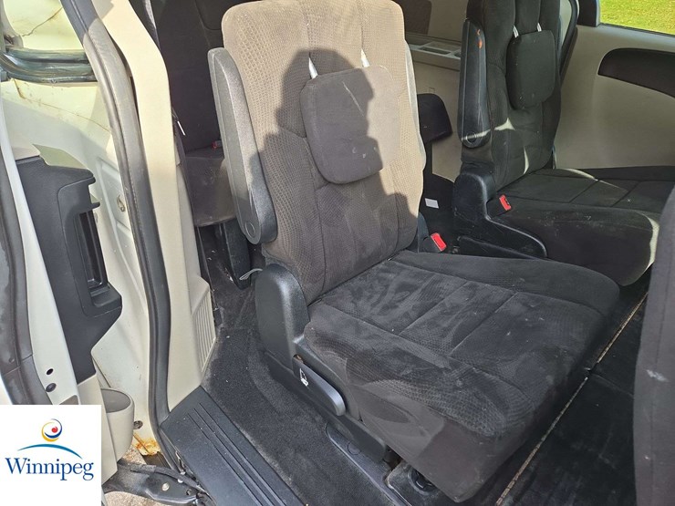 2013-dodge-grand-caravan-se-image-25
