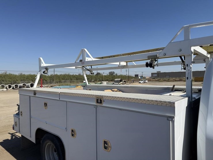 2024-ford-f350-xl-image-21