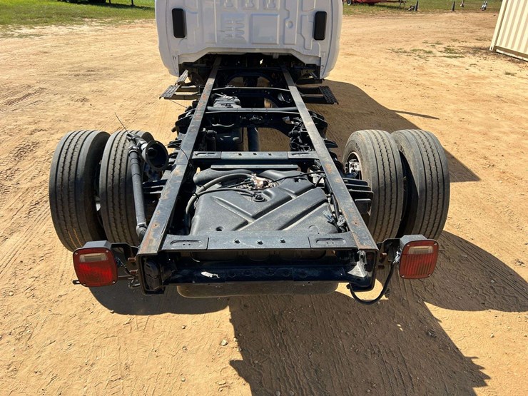 2019-chevrolet-silverado-5500hd-image-43