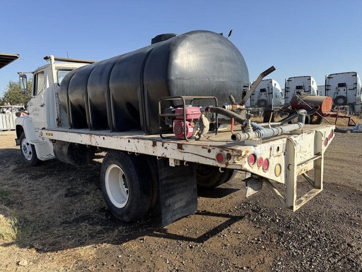 ford-f700-image-4