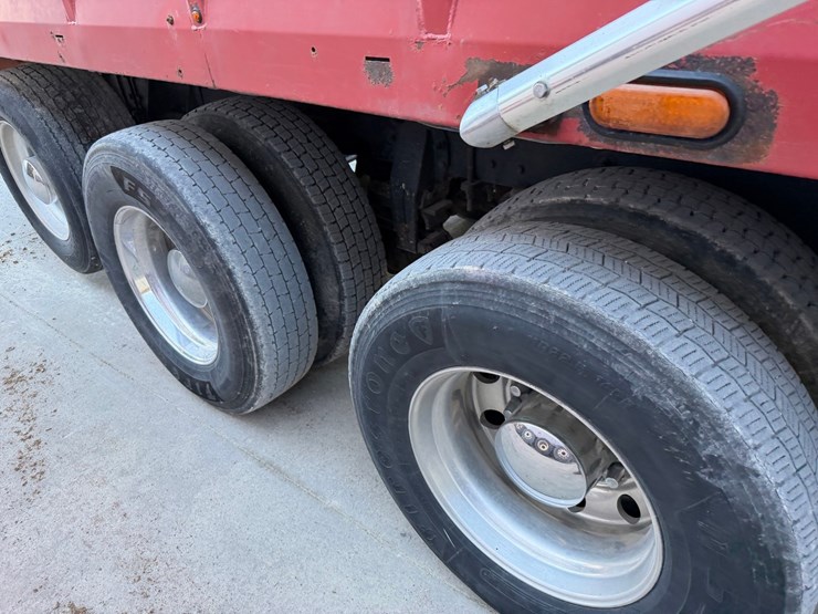 2005-peterbilt-378-image-31