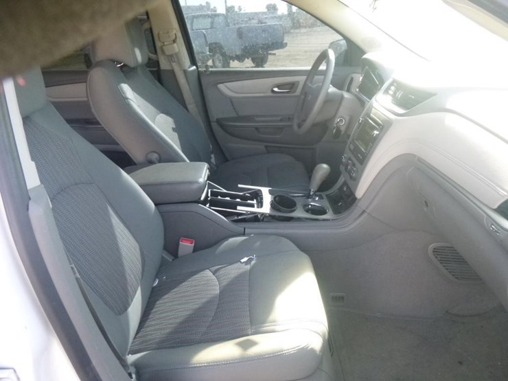 2017-chevrolet-traverse-image-17