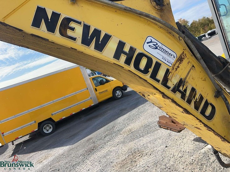 new-holland-b95b-image-16