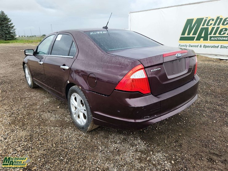 2012-ford-fusion-se-image-3