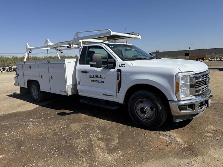 2024-ford-f350-xl-image-2
