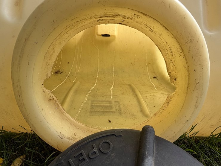 #4040-•-plastic-saddle-tanks-image-4