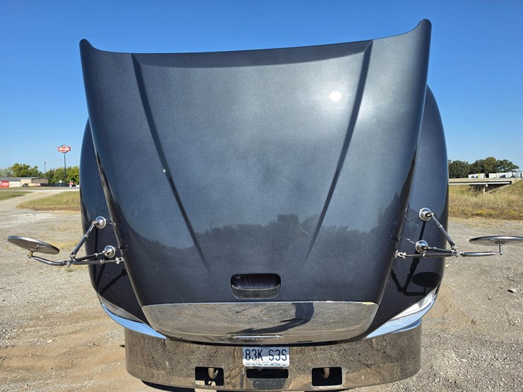 2016-freightliner-columbia-120-image-33
