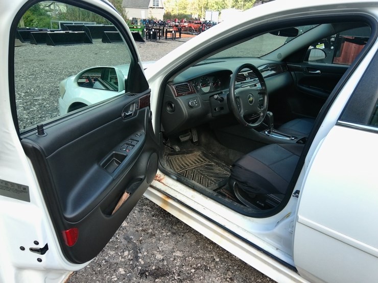 2011-chevy-impala-image-7