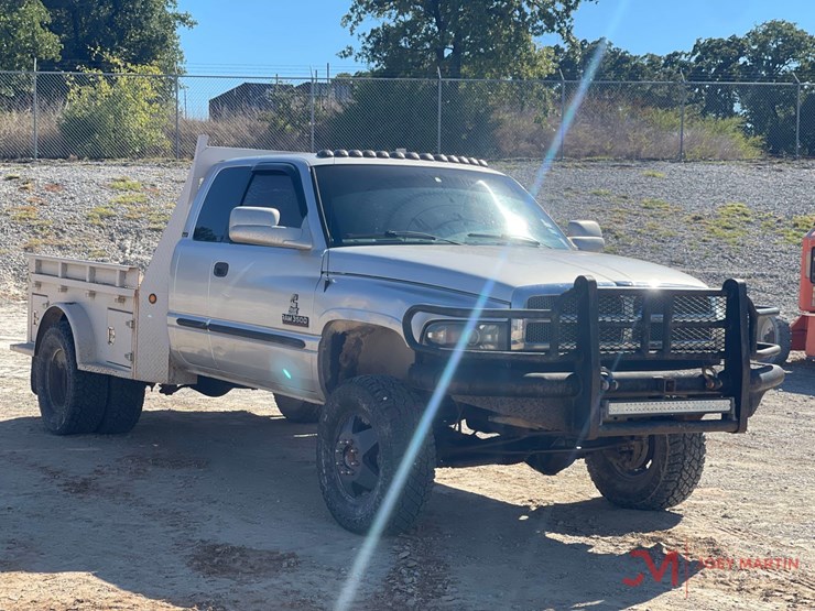2001-dodge-ram-3500-image-1