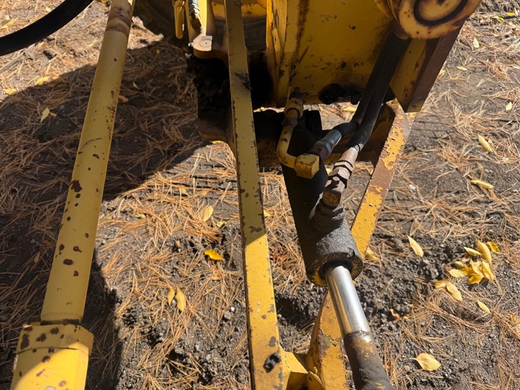 #3534-•-komatsu-gd305a-motor-grader-image-17