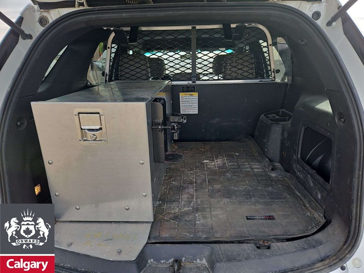 2015-ford-explorer-image-15
