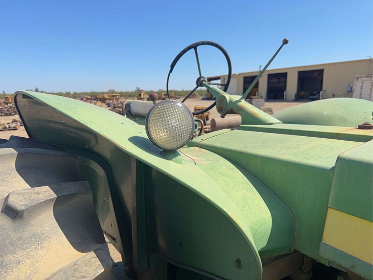 john-deere-820-image-33