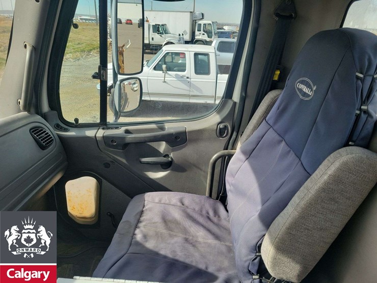 2016-freightliner-114sd-image-23