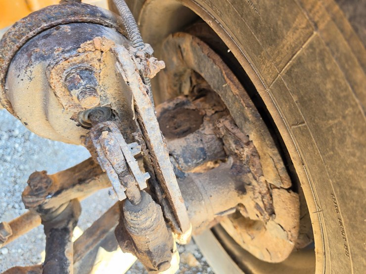 2011-freightliner-m2-106-image-53