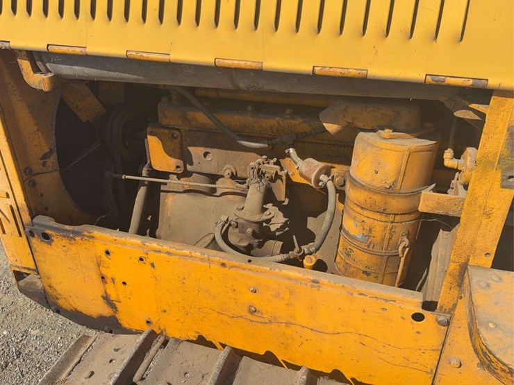 caterpillar-ten-image-21