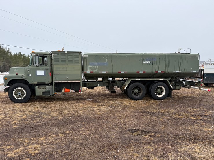 1984-mack-dm492s-image-2