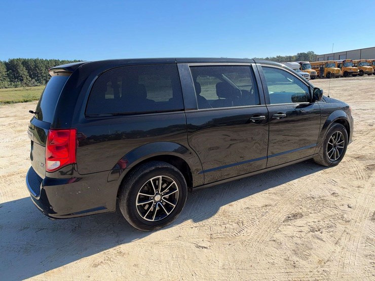2019-dodge-grand-caravan-gt-image-3