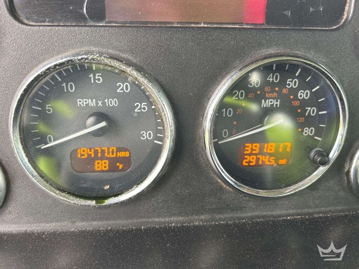 2015-peterbilt-348-image-8