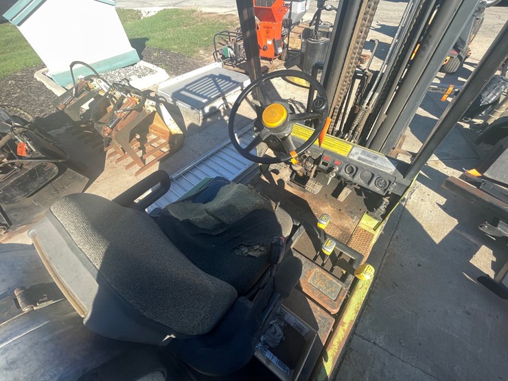 #1798-•-clark-lp-forklift-image-9