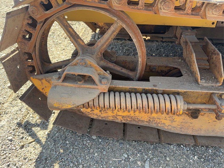 caterpillar-ten-image-13