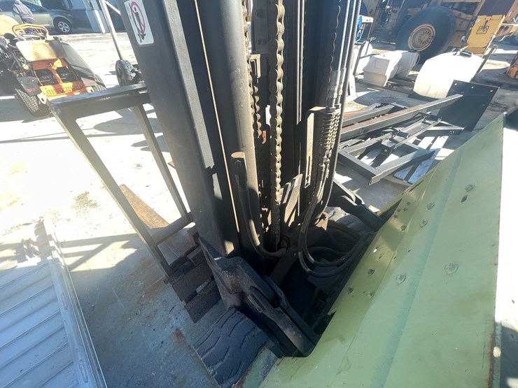 #1798-•-clark-lp-forklift-image-16