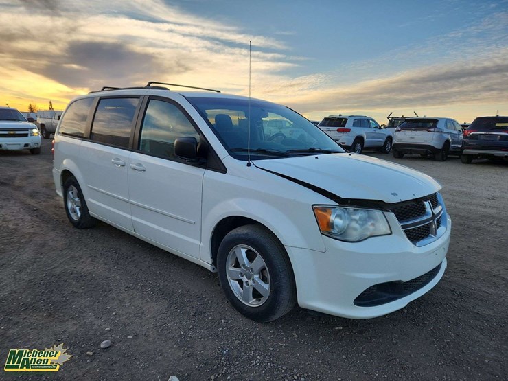2012-dodge-grand-caravan-image-2