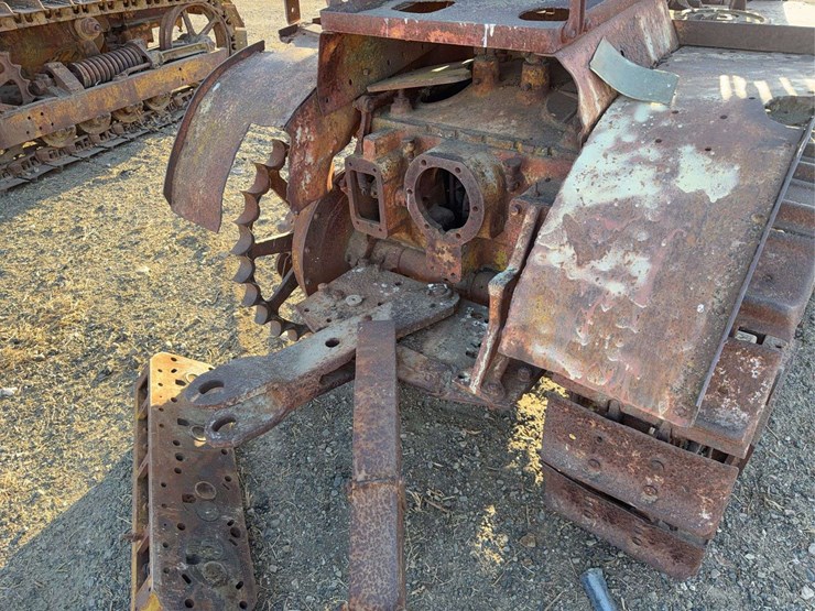 caterpillar-thirty-image-8